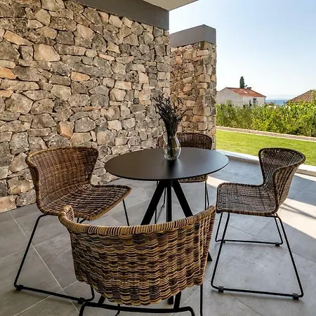 Petra Villa Sutivan
