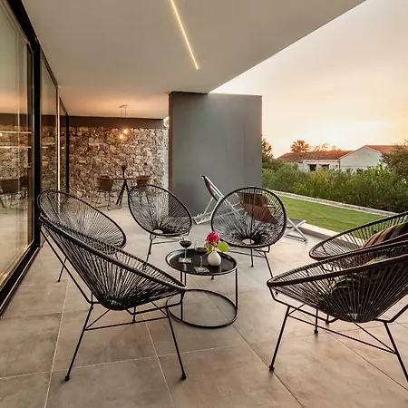 Petra Villa Sutivan
