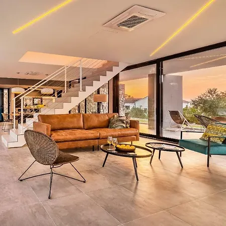 Petra Villa Sutivan