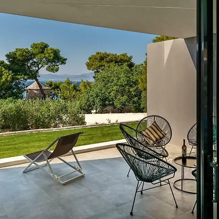 Villa Petra Sutivan