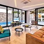 Petra Villa Sutivan