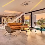 Petra Villa Sutivan