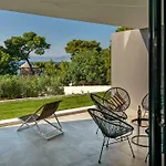 Villa Petra Sutivan