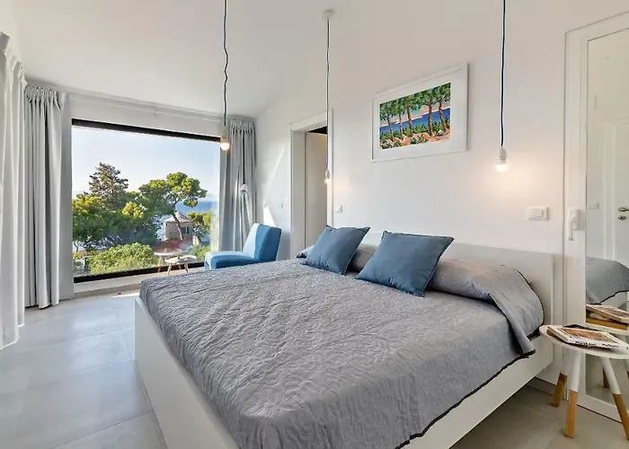 Villa Petra Sutivan